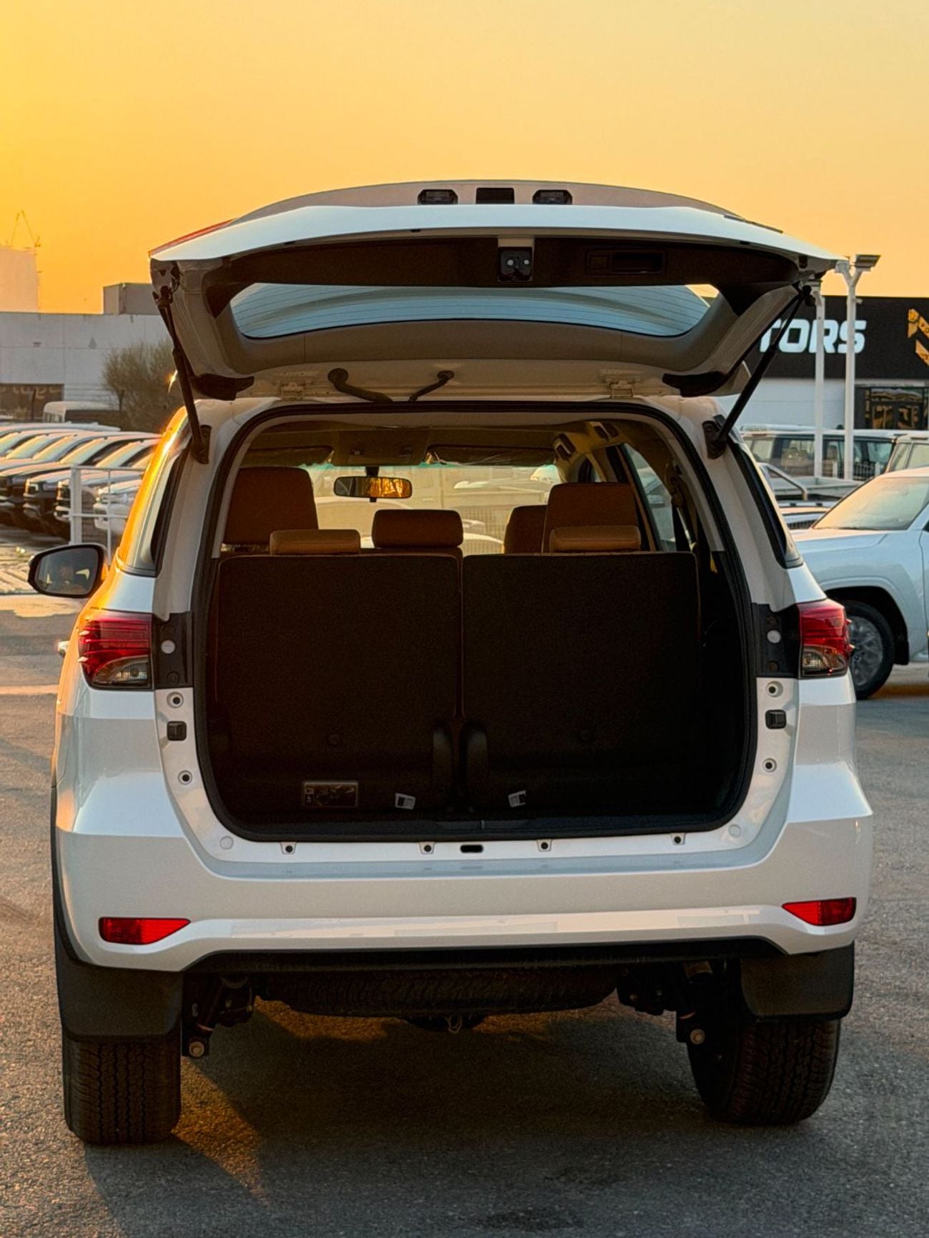 Toyota Fortuner SR5 2.7L PETROL A/T 7 SEATER