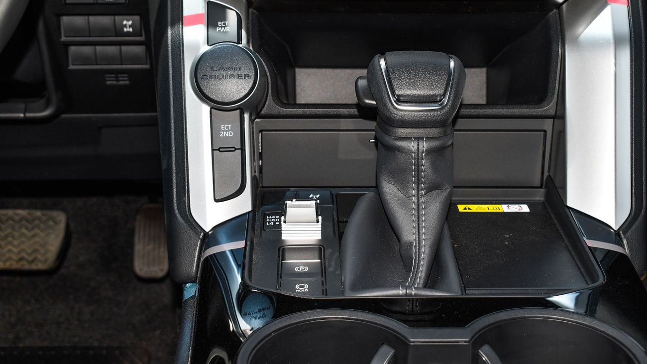 تويوتا لاند كروزر ECT0074 - Toyota Land Cruiser 300 GXR - 4.0L Petrol - White/Black