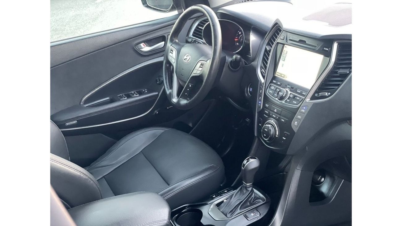 Hyundai Santa Fe 2015 Hyundai Santa Fe Ultimate Limited Edition Full Option - 3.3L V6 - AWD 4x4 - 7 Seater Full Panor