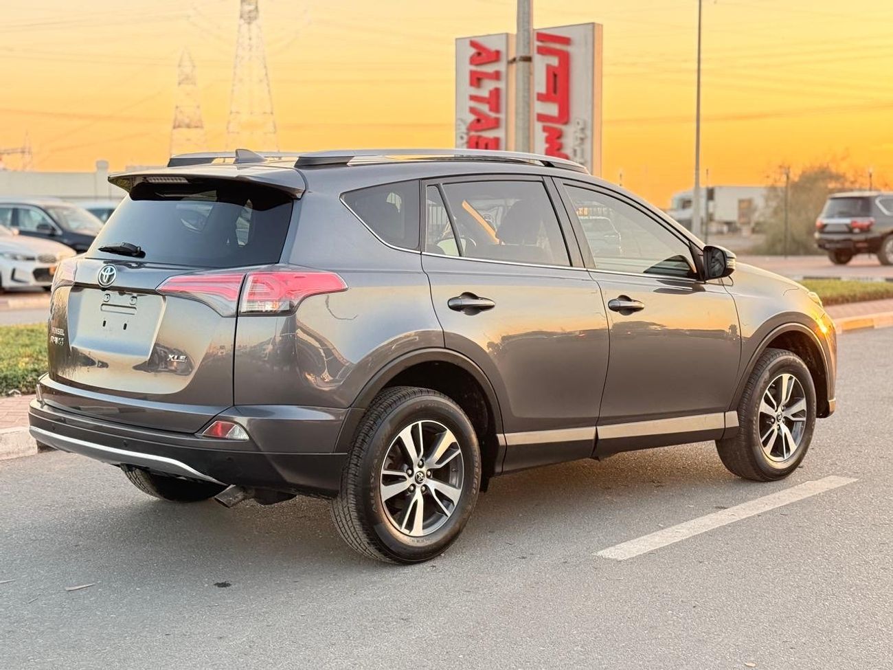 تويوتا راف ٤ XLE 2.5L Full option Sunroof 2018