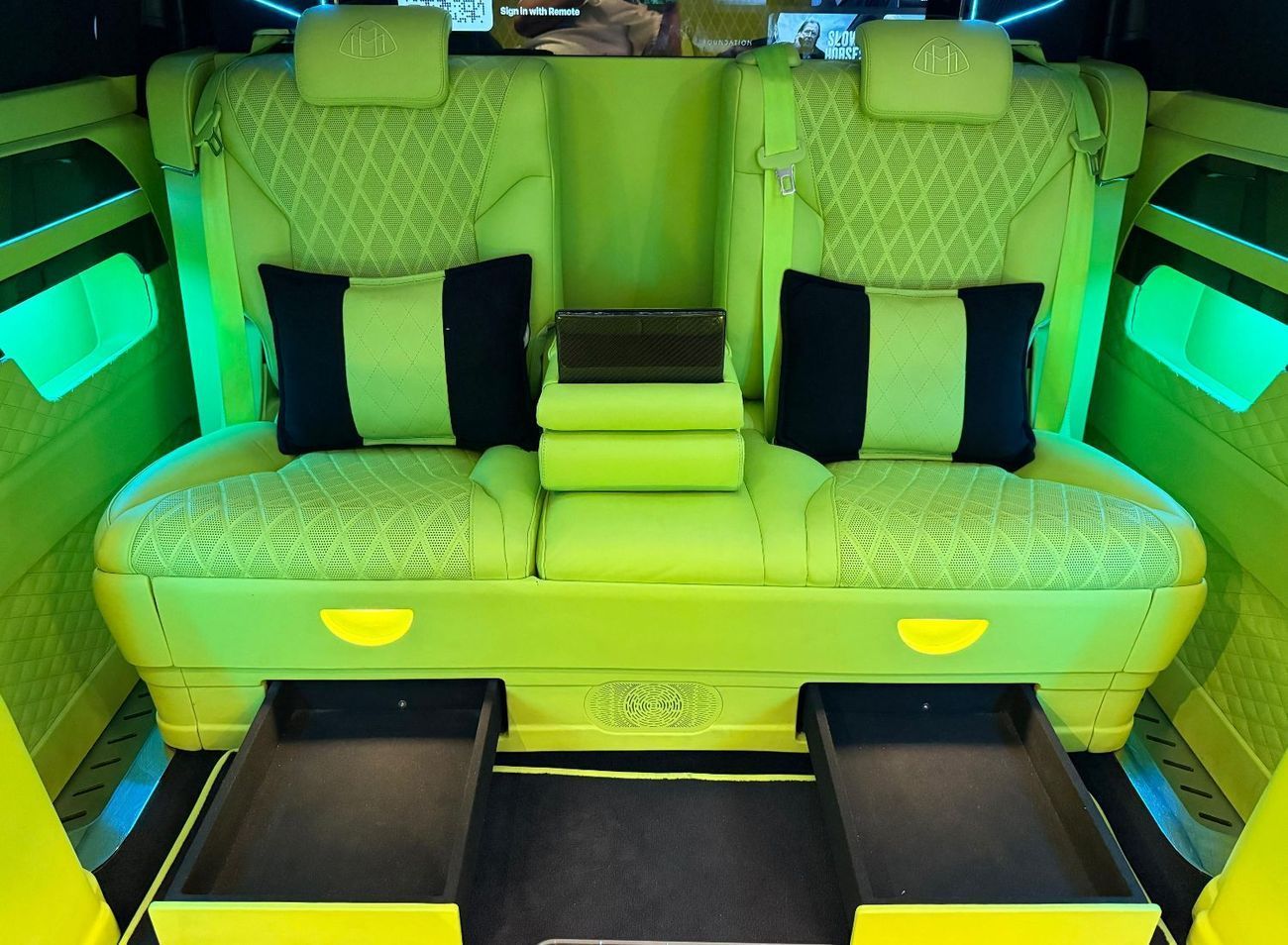 Mercedes Maybach V250 Maybach 2023 Mercedes Benz V250 Maybach Kit, 2028 Mercedes Warranty, Low Km, Excellent Condition, GCC