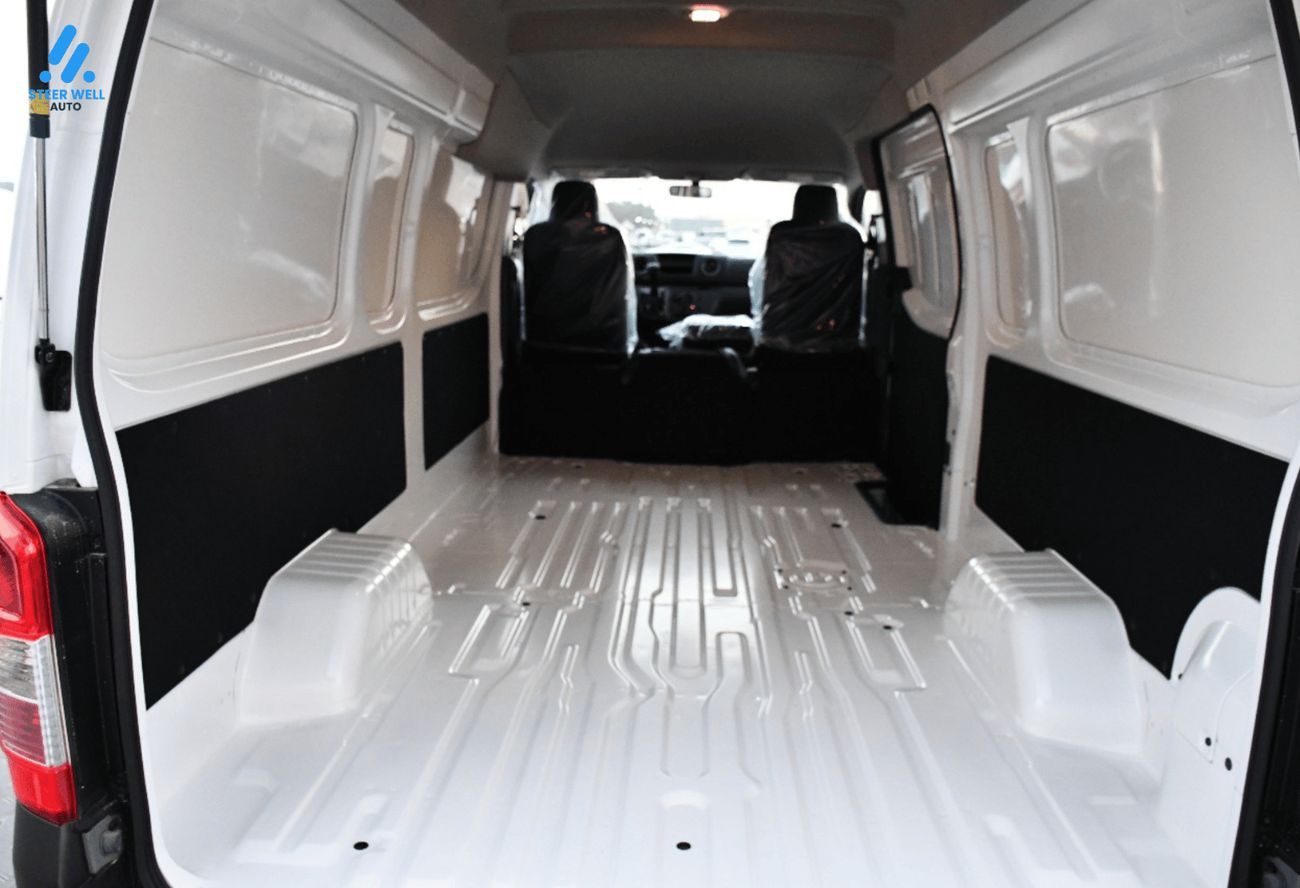 نيسان أورفان 3-Seater Manual (4-Door)