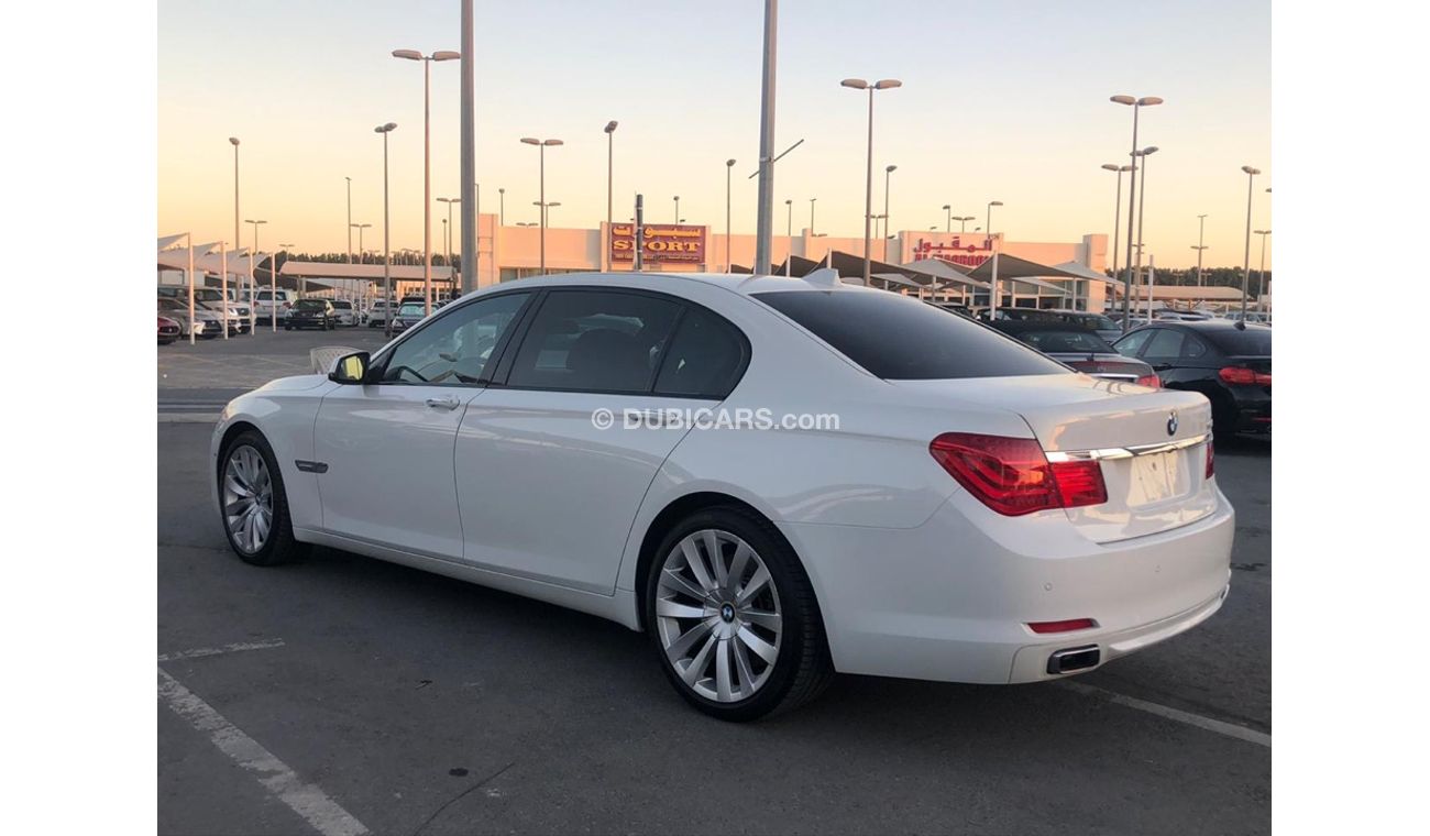 BMW 750Li Bmw 750 model2010 GCC car prefect condition full option low mileage sun roof leather seats back came