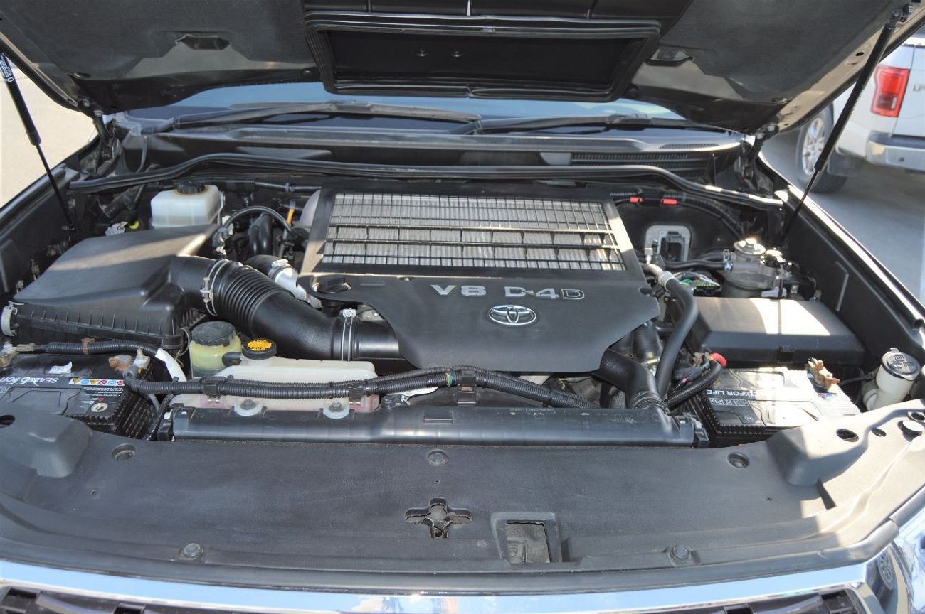 تويوتا لاند كروزر Diesel ,Right Hand Drive  4WD