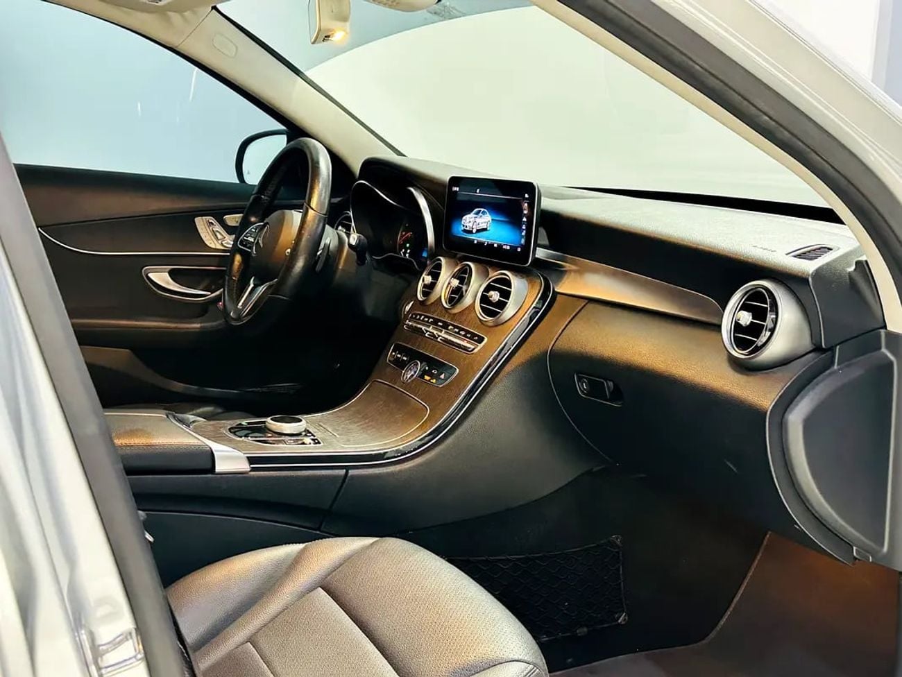 مرسيدس بنز C 200 AMG AVANTGARDE