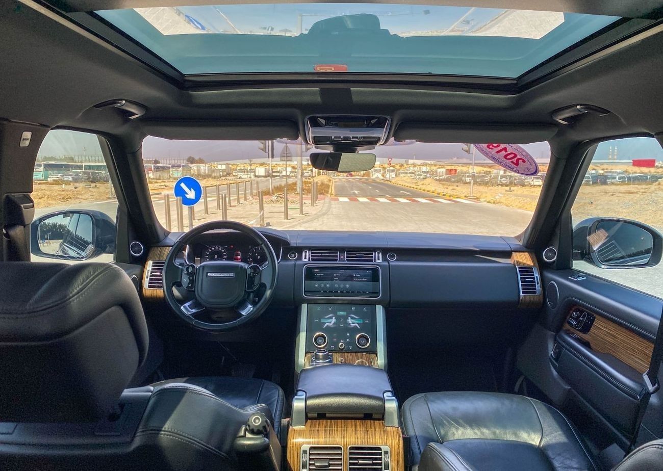 Land Rover Range Rover HSE 3.0L (375 HP) Range Rover GCC, Original Paint, Accident-Free, Full Service History, AED 3025 /Mo