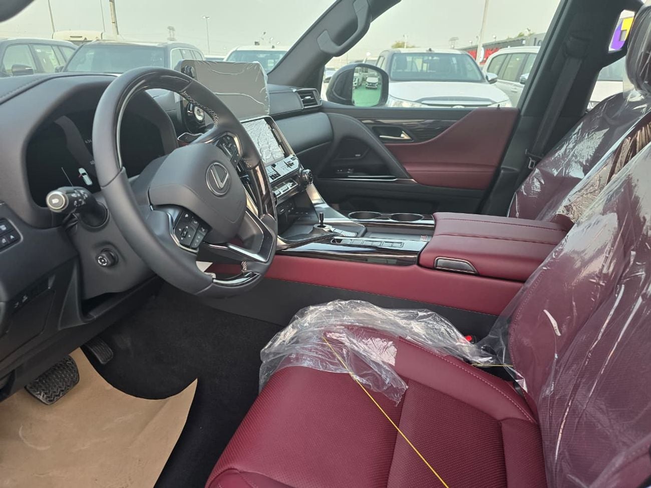 لكزس LX 700h Lexus LX 700h Hybrid 2026 – سيغنتشر فل أوبشن | أسود خارجي | داخلية حمراء