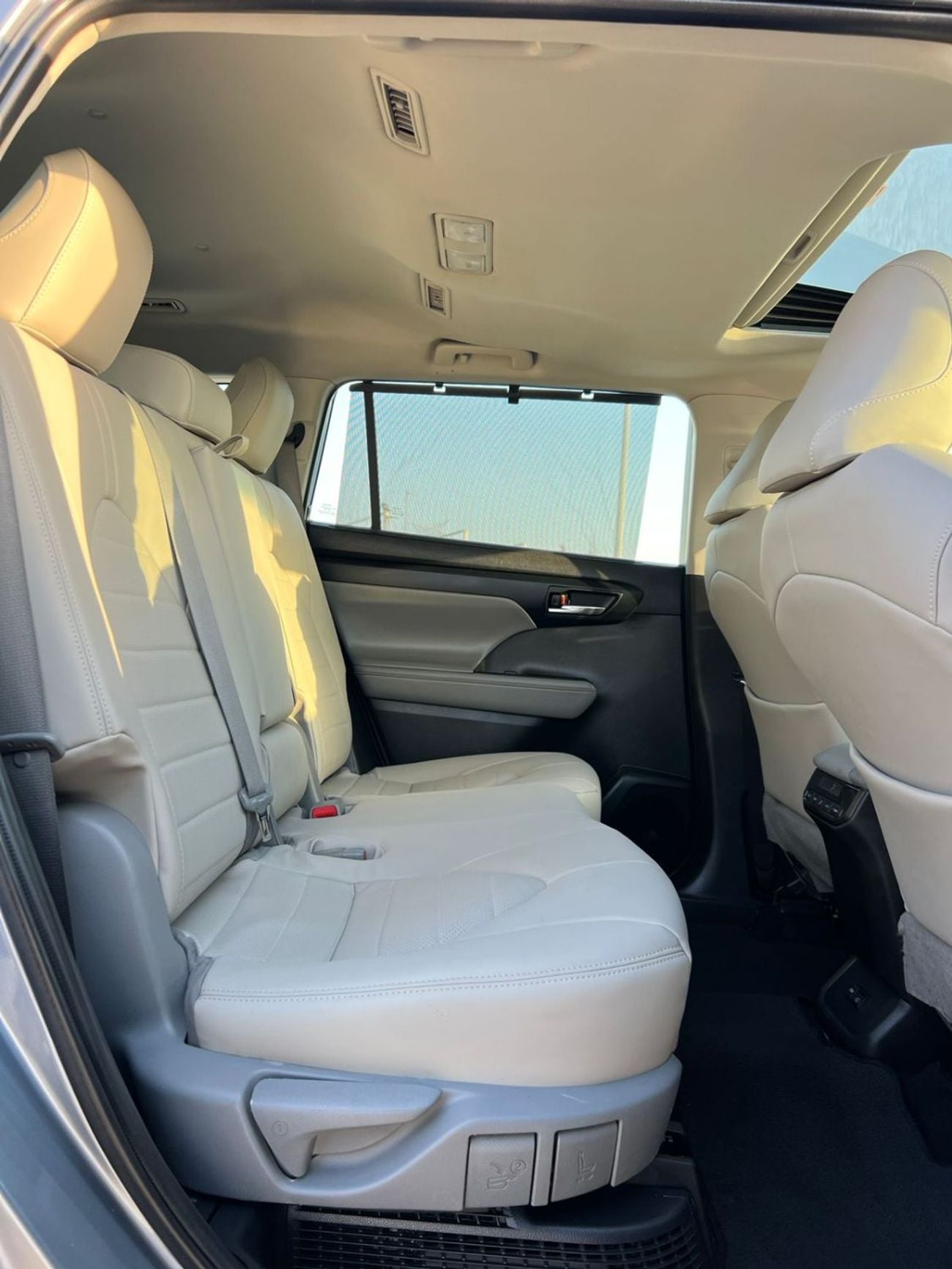 Toyota Highlander 2022 Toyota Highlander Hybrid GLE Full Option Gcc -2.5L V4 - Rear Camera & Sensor - Leather Seat - S