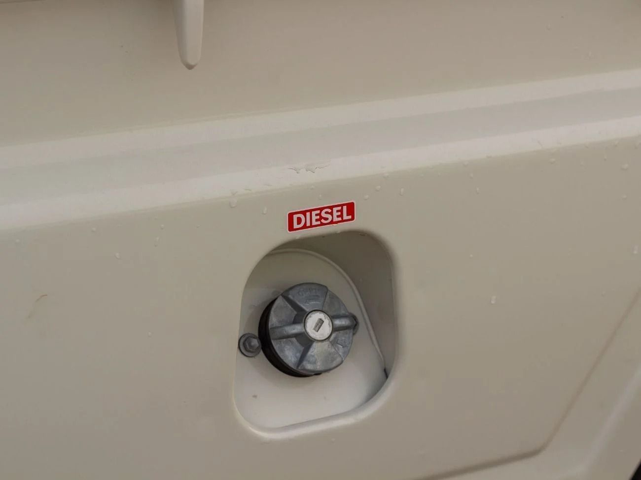 تويوتا لاند كروزر TOYOTA LAND CRUISER PICK UP DOUBLE CABIN 2.8L DIESEL M/T MY 2025