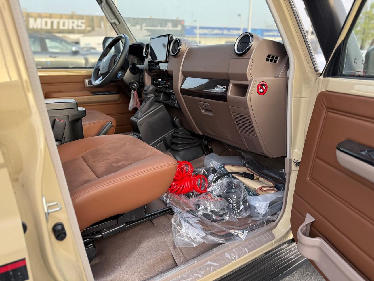 Toyota Land Cruiser Pick Up LC79 PICKUP 2.8L DIESEL D/C , FULL OPTION , A/T 2025 MODEL