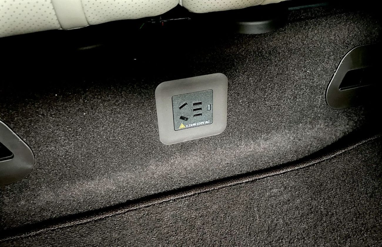 Denza N9 Flagship 2025 with digital mirrors (EXPORT ONLY)