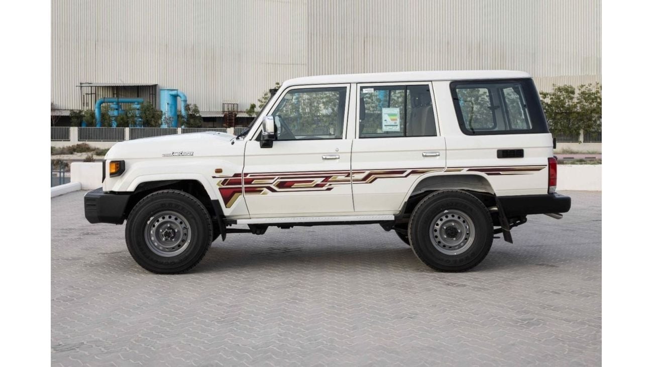 تويوتا لاند كروزر تويوتا LC 76 4.5 TD E MT 2024 - ابيض من الداخل بلوط