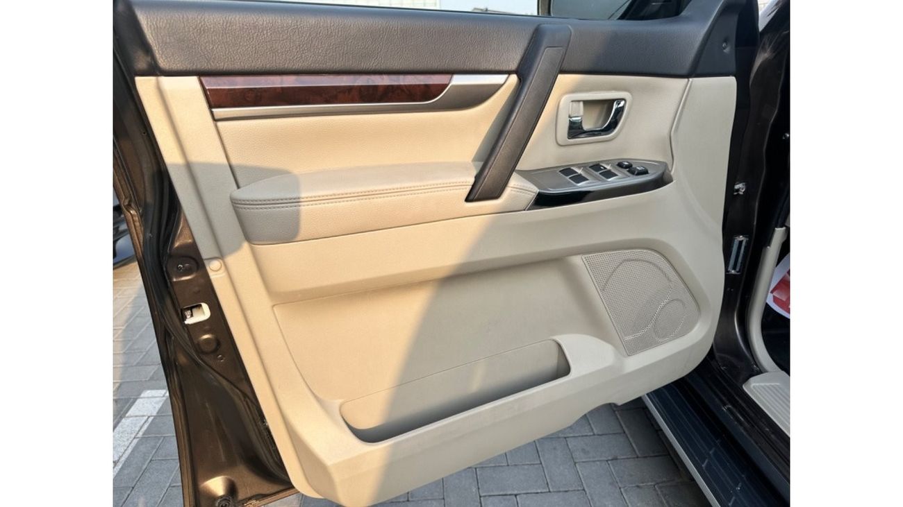 Mitsubishi Pajero GLS Highline خليجي خاليه من الحوادث