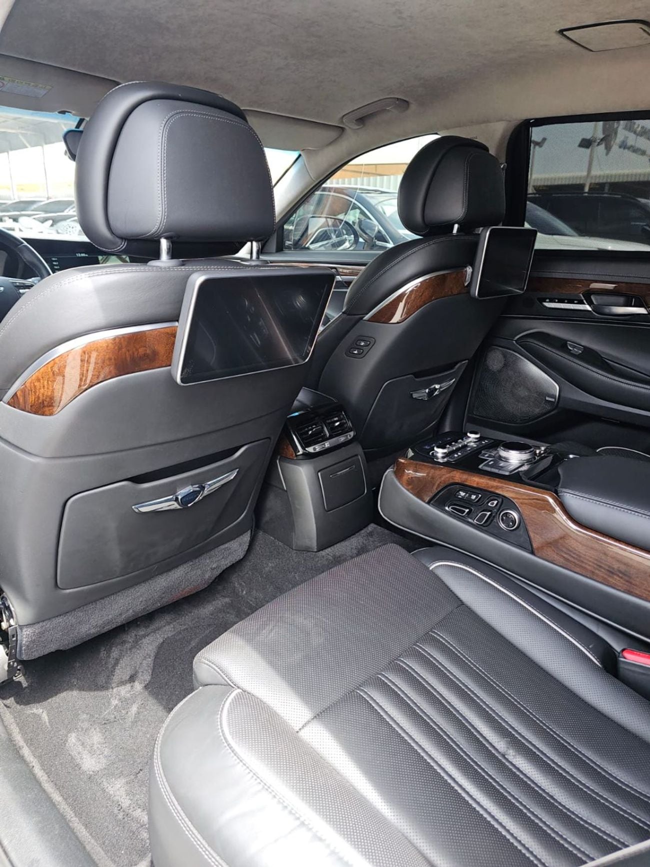 جينيسس G90 Royal 5.0L (407 HP) AWD