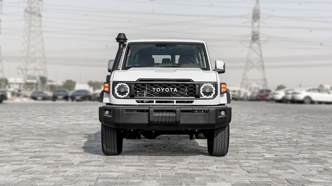 تويوتا لاند كروزر 70 LC76 LX 2.8L AT Diesel 2026 (White-Brown) Omani
