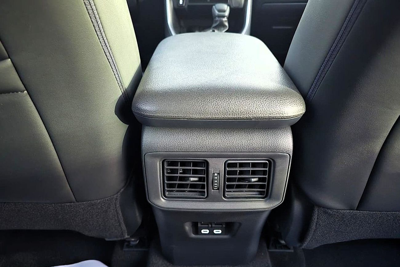 Toyota RAV4 Toyota rav4 2.5l hybrid 4*2 full option black color 2023 model