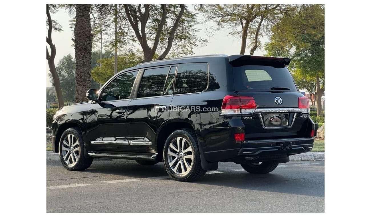 Toyota Land Cruiser TOYOTA LAND CRUIZER 2017 GCC VXR 5.7 TOP OF RANGE ORIGINAL PAINT FULL SERVICE HISTORY