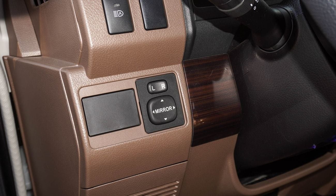 Toyota Land Cruiser Pick Up LX 4.0L V6 A/T