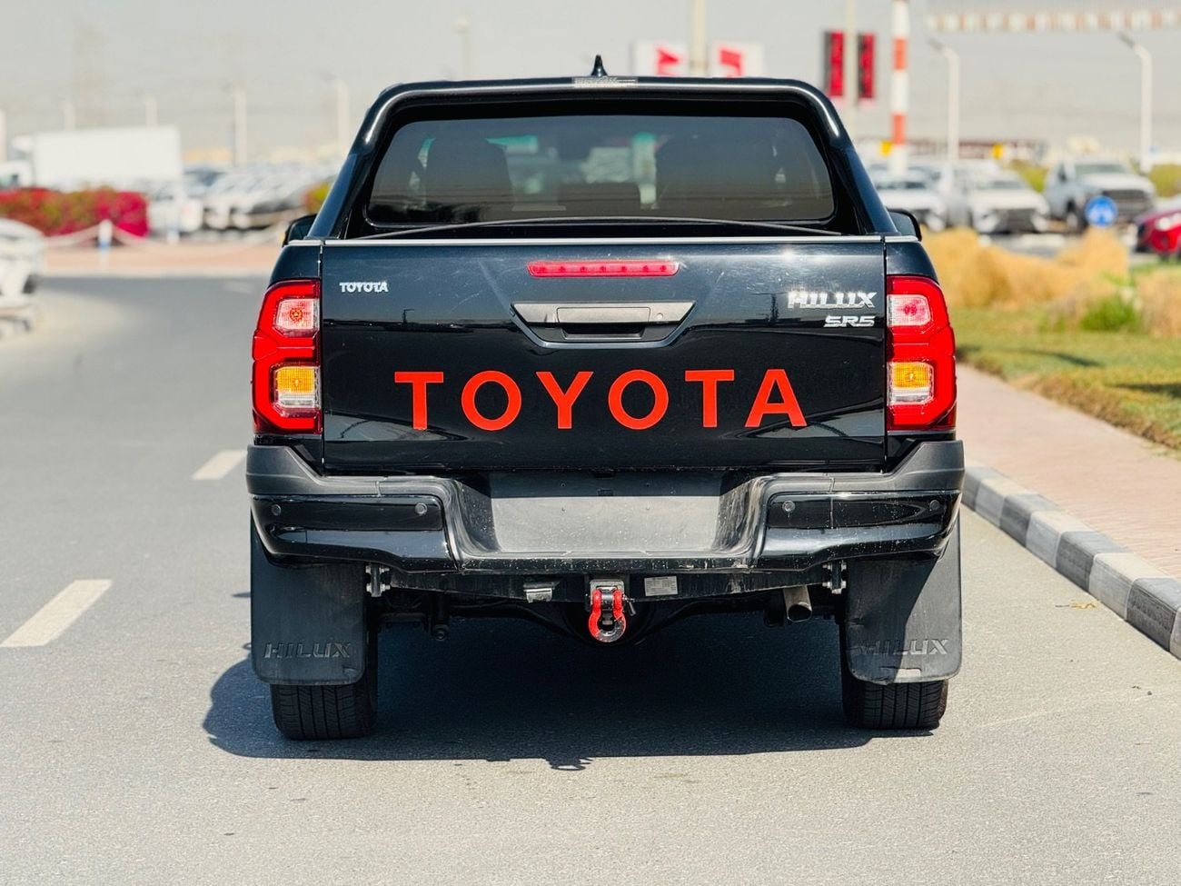 تويوتا هيلوكس Toyota HILUX Full option top of the range with some new options which  HILUX doesn’t have it
