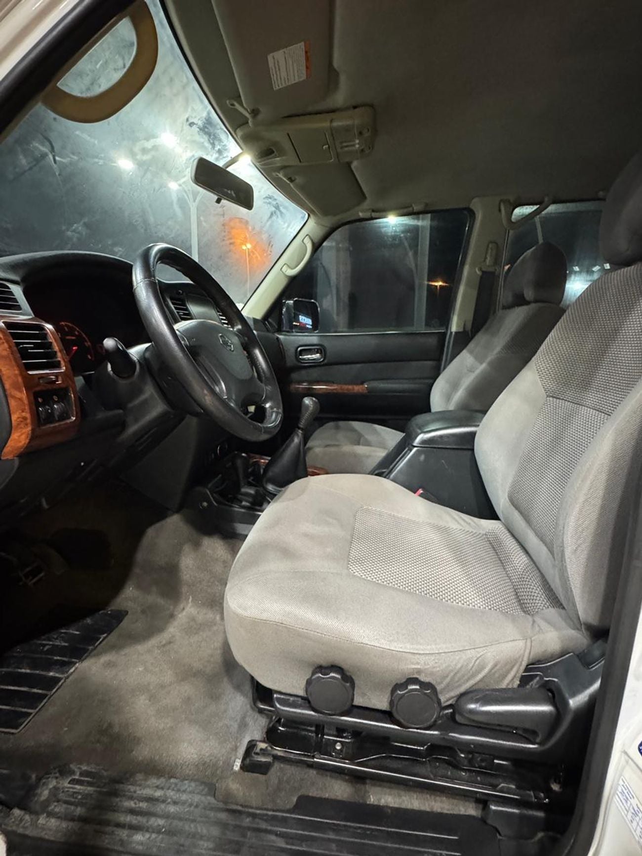 نيسان باترول GL 4.8L M/T (7 Seater)