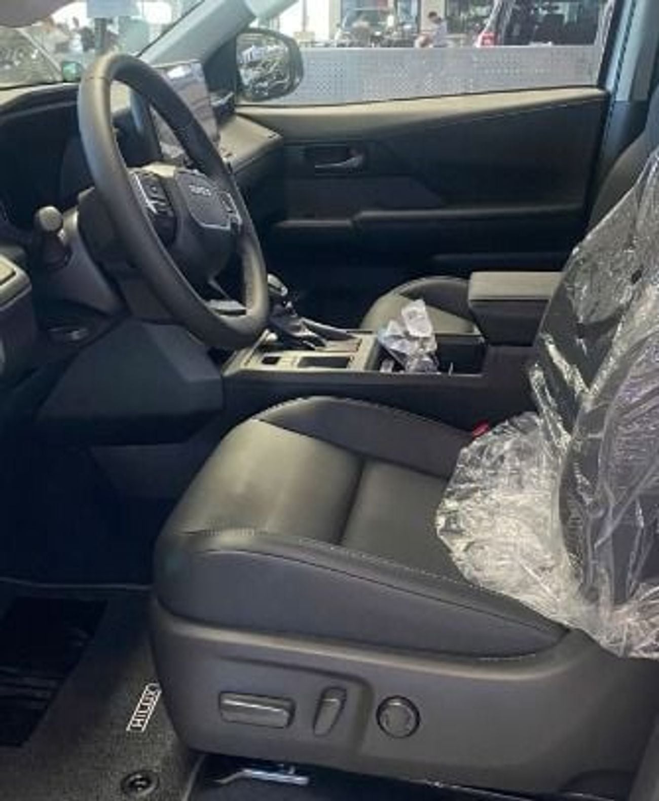 تويوتا هيلوكس ADVENTURE 2.8L DIESEL A/T FULL OPTION DOUBLE CABIN PICKUP
