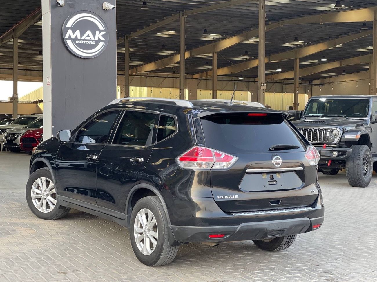 Nissan Rogue SV / 2.5 V4  / 360 CAMERA /KEYLESS ENTRY AND START / CLEAN AND SERVICED