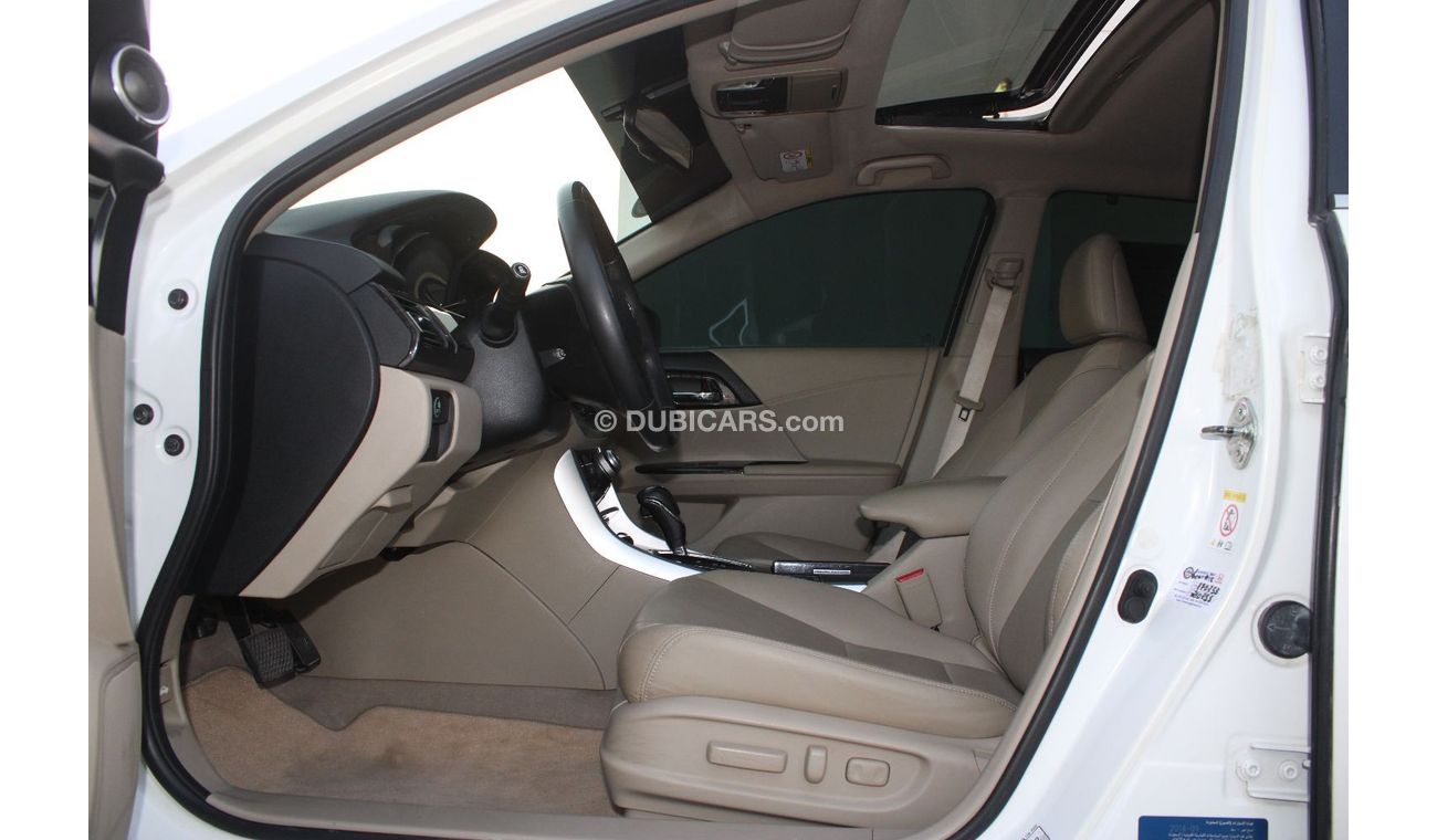 هوندا أكورد هوندا اكورد 2015 خليجي 6 سليندر فل اوبشن بدون حوادث نظيفه جدا من الداخل والخارج