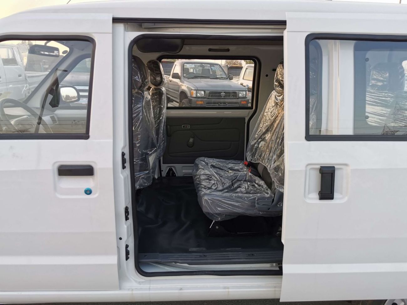 فيكتوري V2 STANDARD MINI BUS/ 7 SEATER, M/T, WITH AIRBAGS & ABS