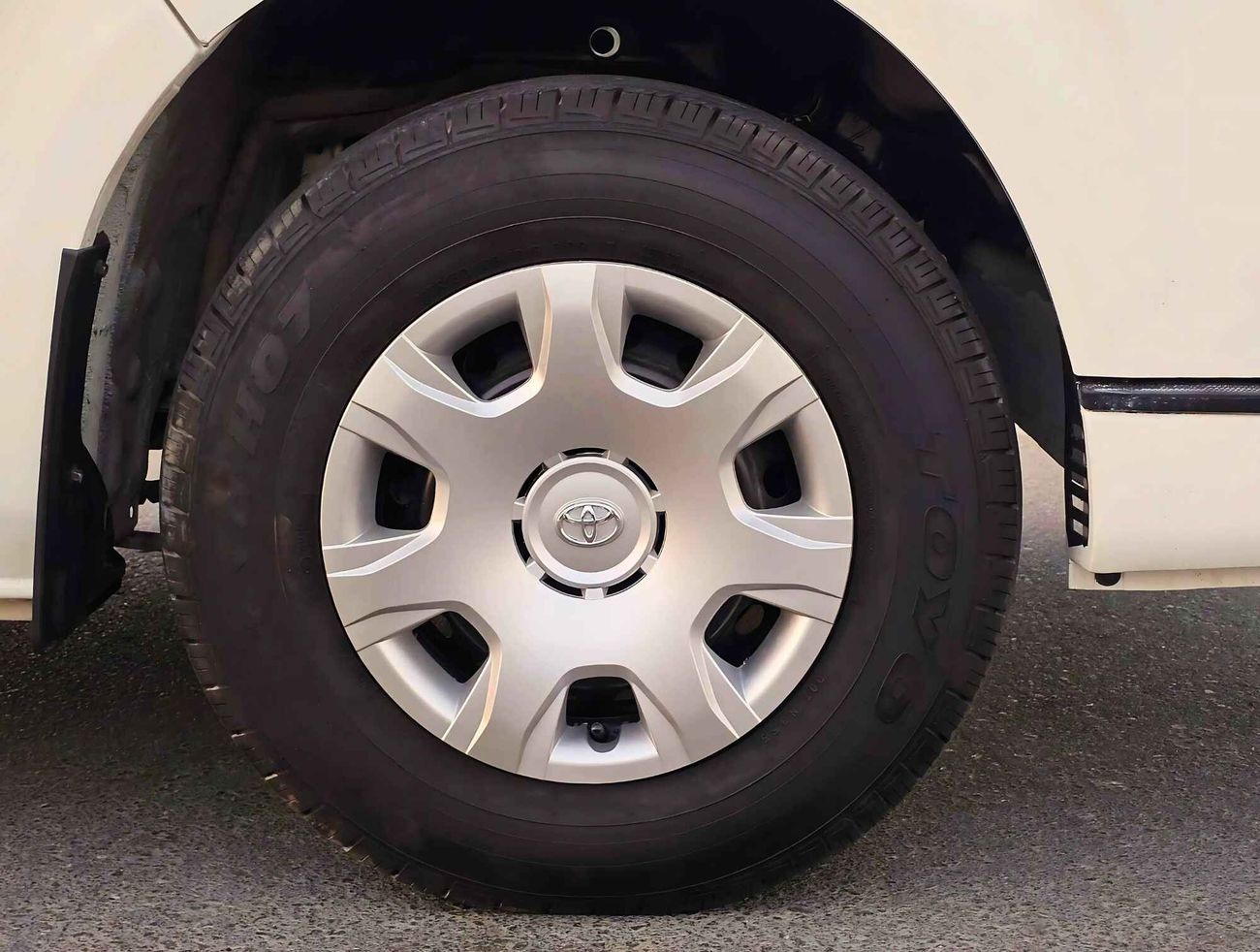 Toyota Hiace HIGHROOF/ PATROL MANUAL/ PASSENGER/ OLD SHAPE/ EXPORT ONLY/ LOT# 102310