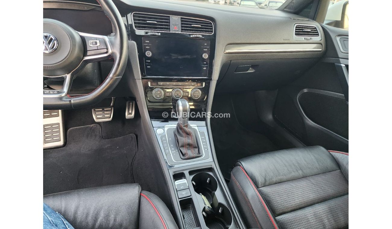 Volkswagen Golf Volkswagen Golf GTI P1 _Gcc_2018_Excellent_Condition _Full option