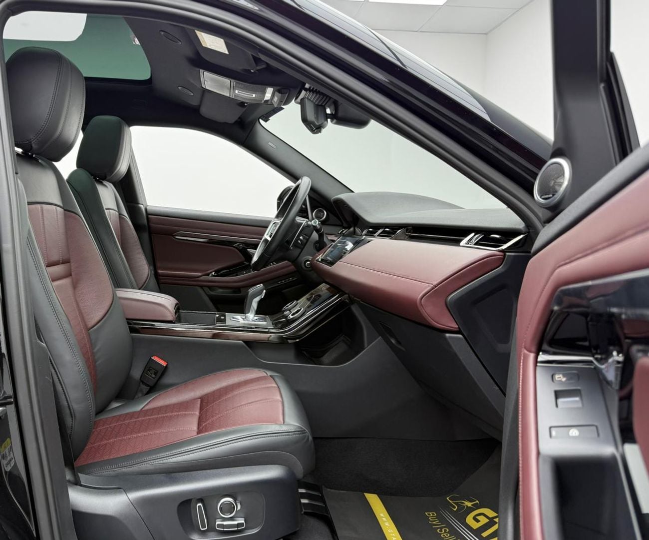 لاند روفر رانج روفر إيفوك P250 R-Dynamic HSE 2.0L 2021 Range Rover Evoque P250 R-Dynamic HSE, 2026 RR Warranty, 2029 RR Servic