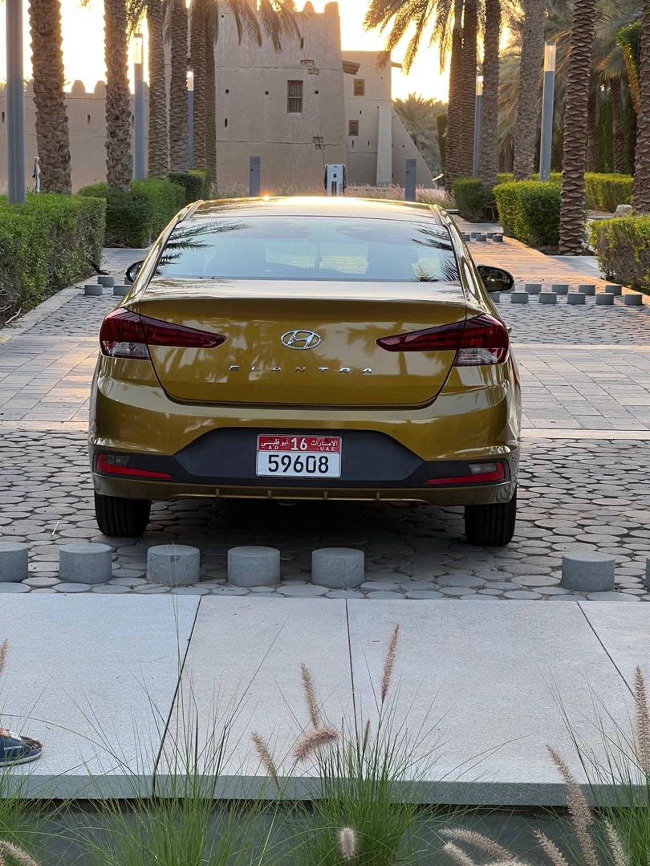 Hyundai Elantra Standard 2.0L GCC 2.0L