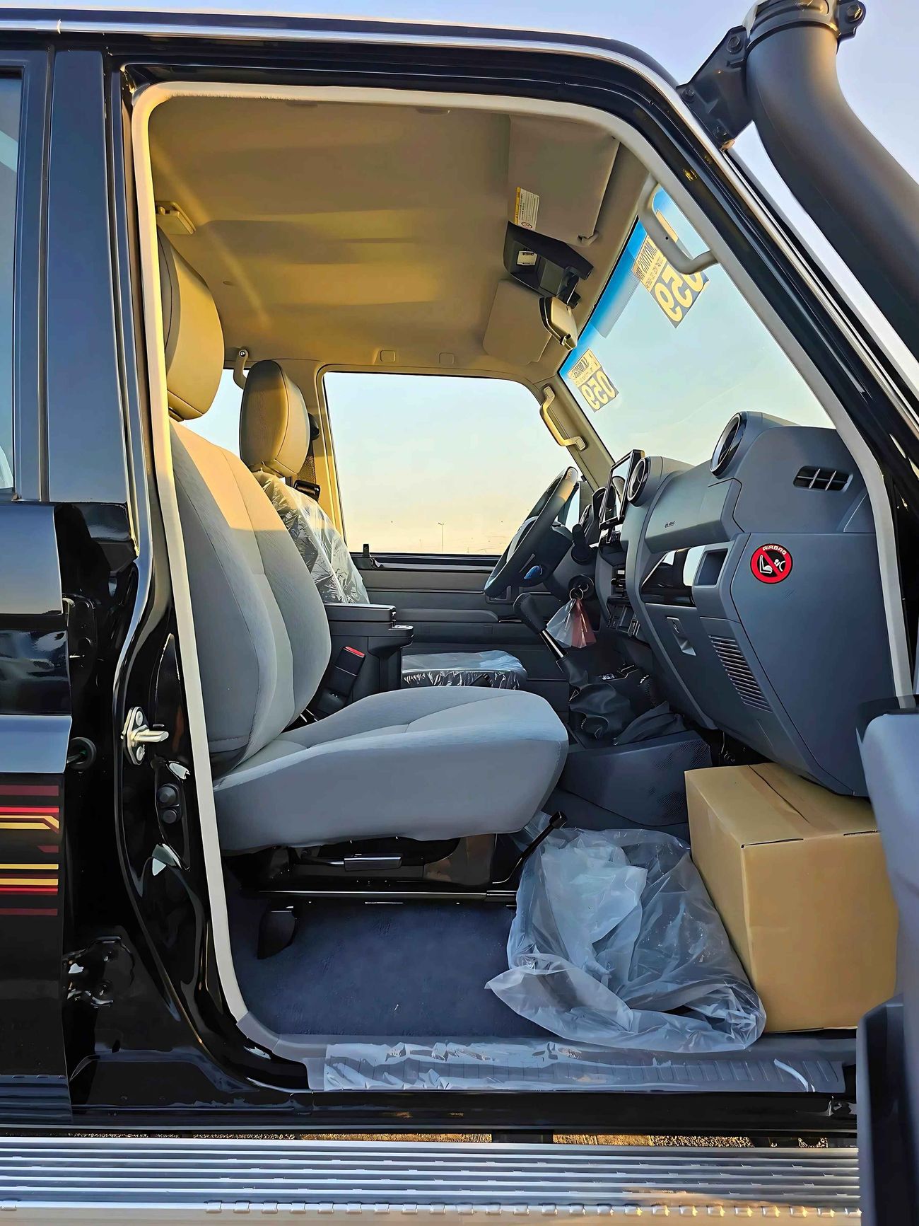 Toyota Land Cruiser 70 STD-HIGH OPTION, 4.0L PETROL V6, M/T, WOOD,STEERING / WINCH SNORKEL (CODE # 68079)