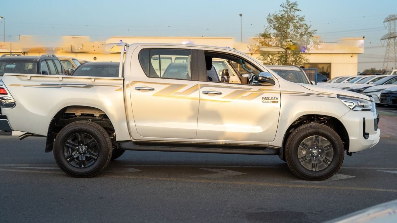 تويوتا هيلوكس SR5 DC 2.4L Diesel A/T 2025YM