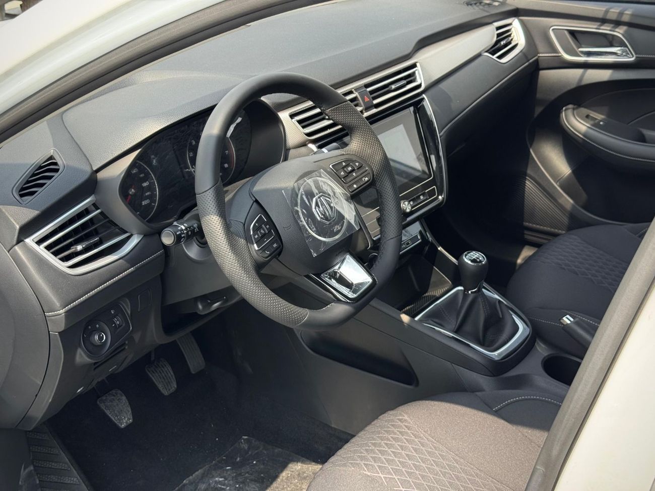 أم جي 5 STD 1.5L Petrol Manual 2025 Export Price @ 26,500 AED