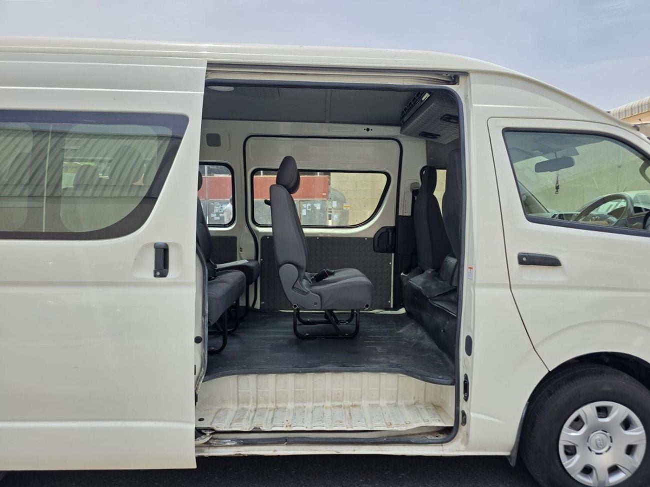 Toyota Hiace TOYOTA HIACE COMMUTER VAN RHD 2015 MODEL 3.0 L DIESEL AUTOMATIC(PM15122)