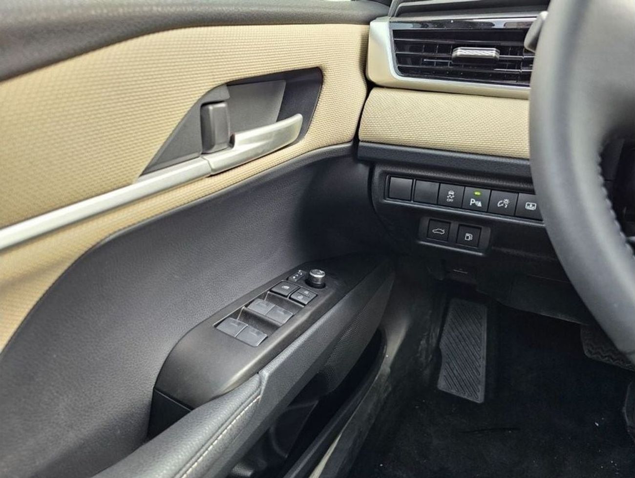 Toyota Camry Toyota Camry E-Plus 2.5L Hybrid, Model 2025, Color White (Export Price)