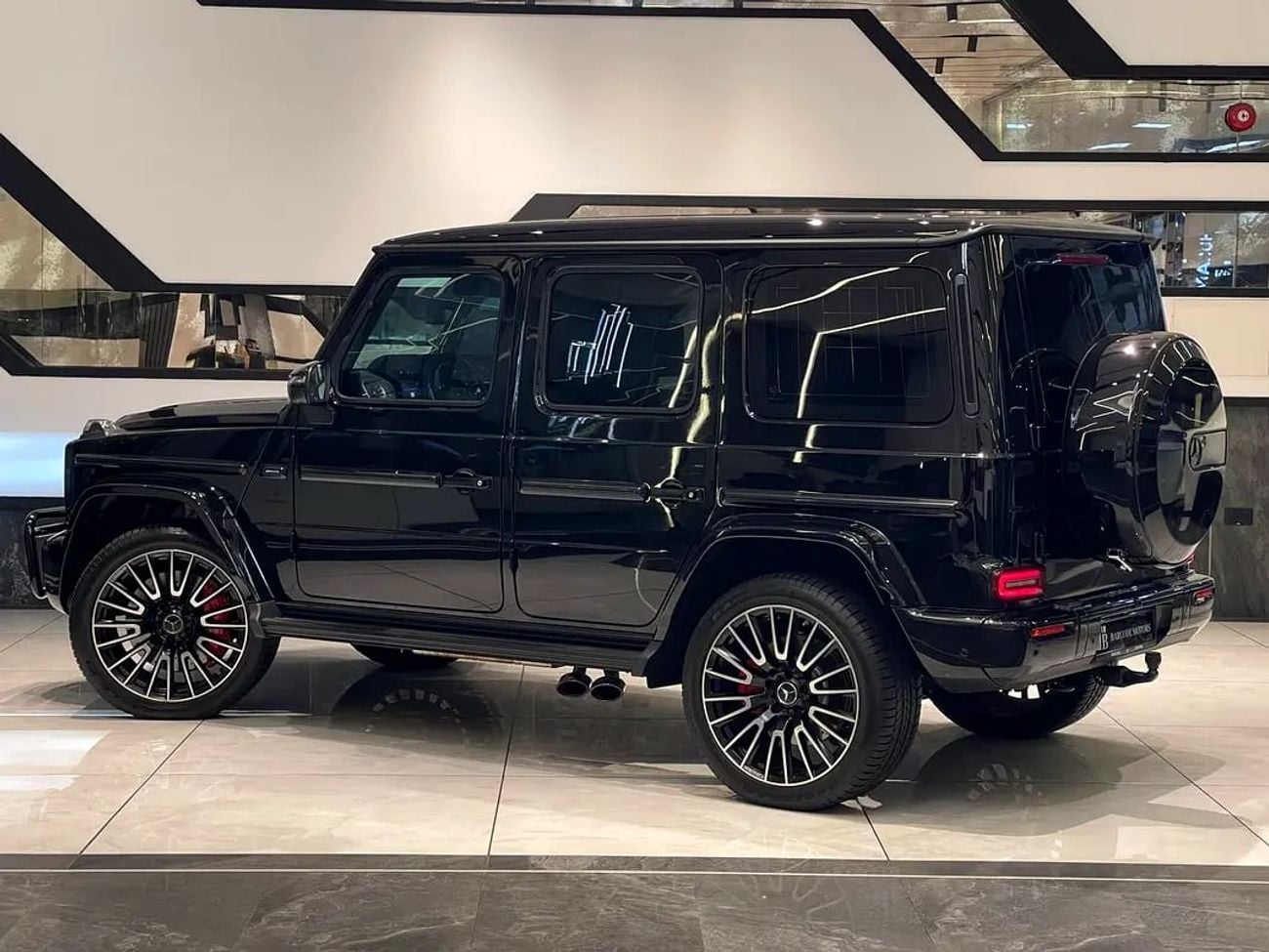 Mercedes Benz G63 AMG / G63 / / KM / GERMANY SPECS / FULL OPTIONE / CARBON FIBER / BACK SCREEN /
