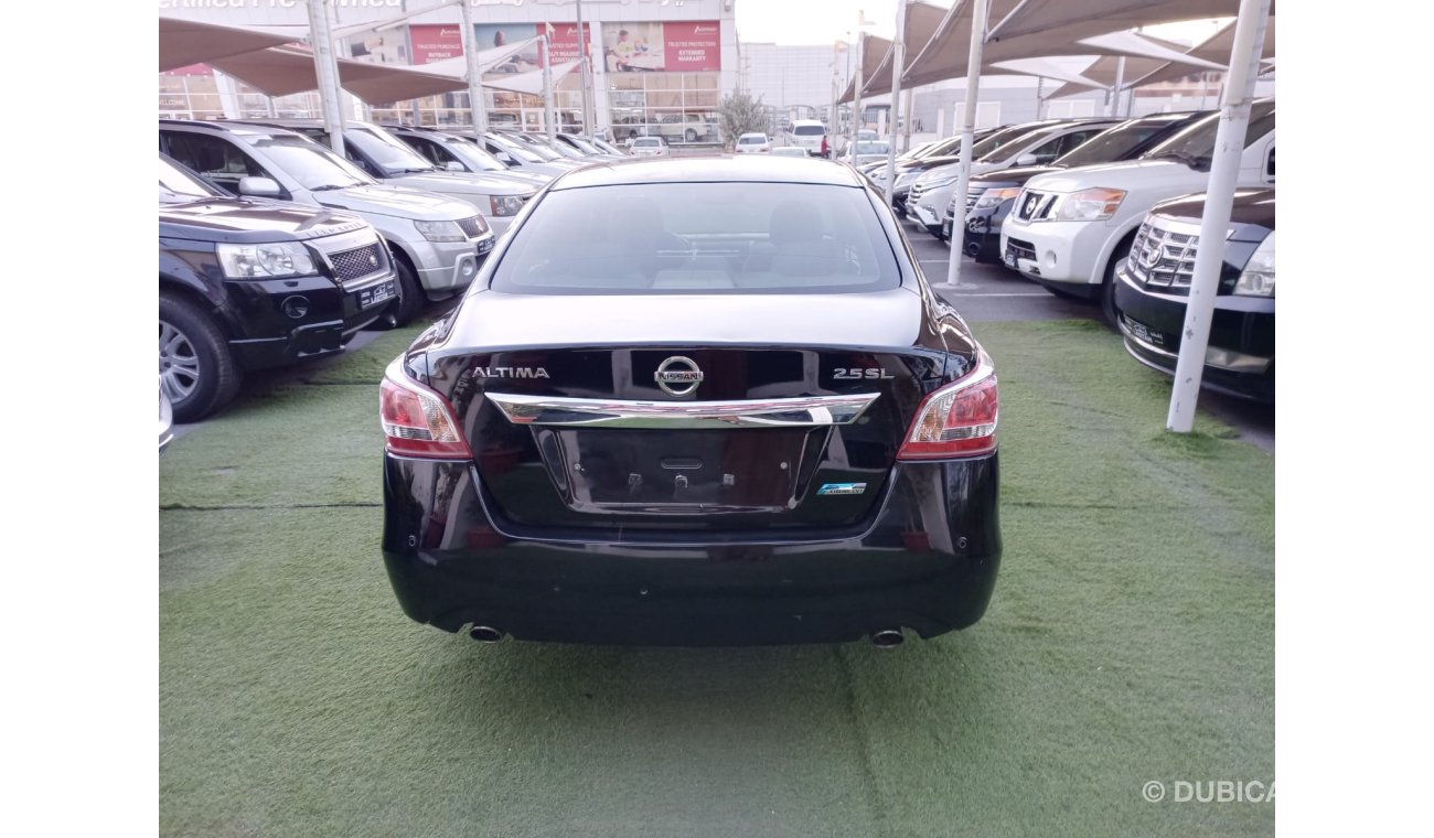 Nissan Altima Model 2013 GCC, fingerprint cruise control, wheels, sensors, screen, camera, in excellent condition