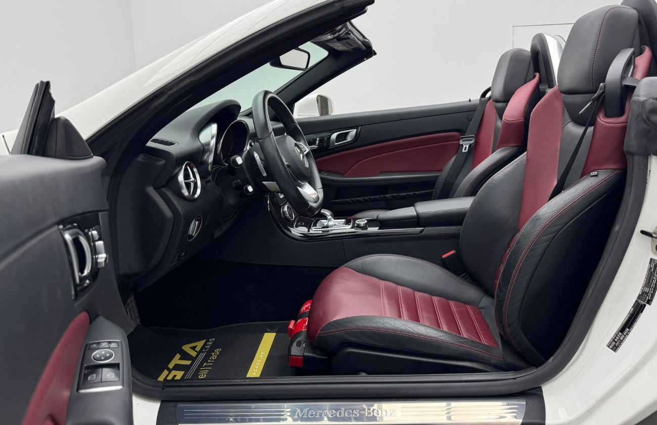 Mercedes-Benz SLC 200 Std 2.0L 2017 Mercedes-Benz SLC 200 Roadster, Full Service History, GCC