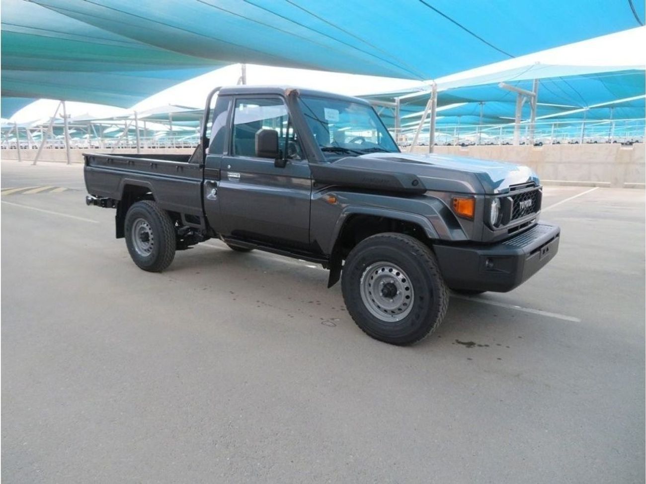 تويوتا لاند كروزر بيك آب 79 V6 Petrol Automatic Transmission 2024YM