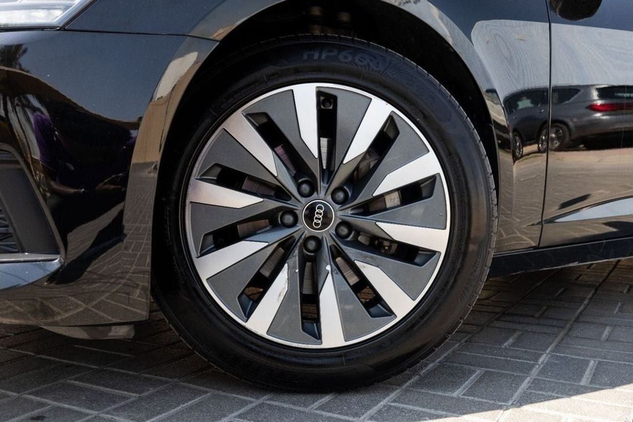 أودي A6 40 TFSI 2.0L Audi A6 40TFSI 2022 GCC under Warranty with Flexible Down-Payment.