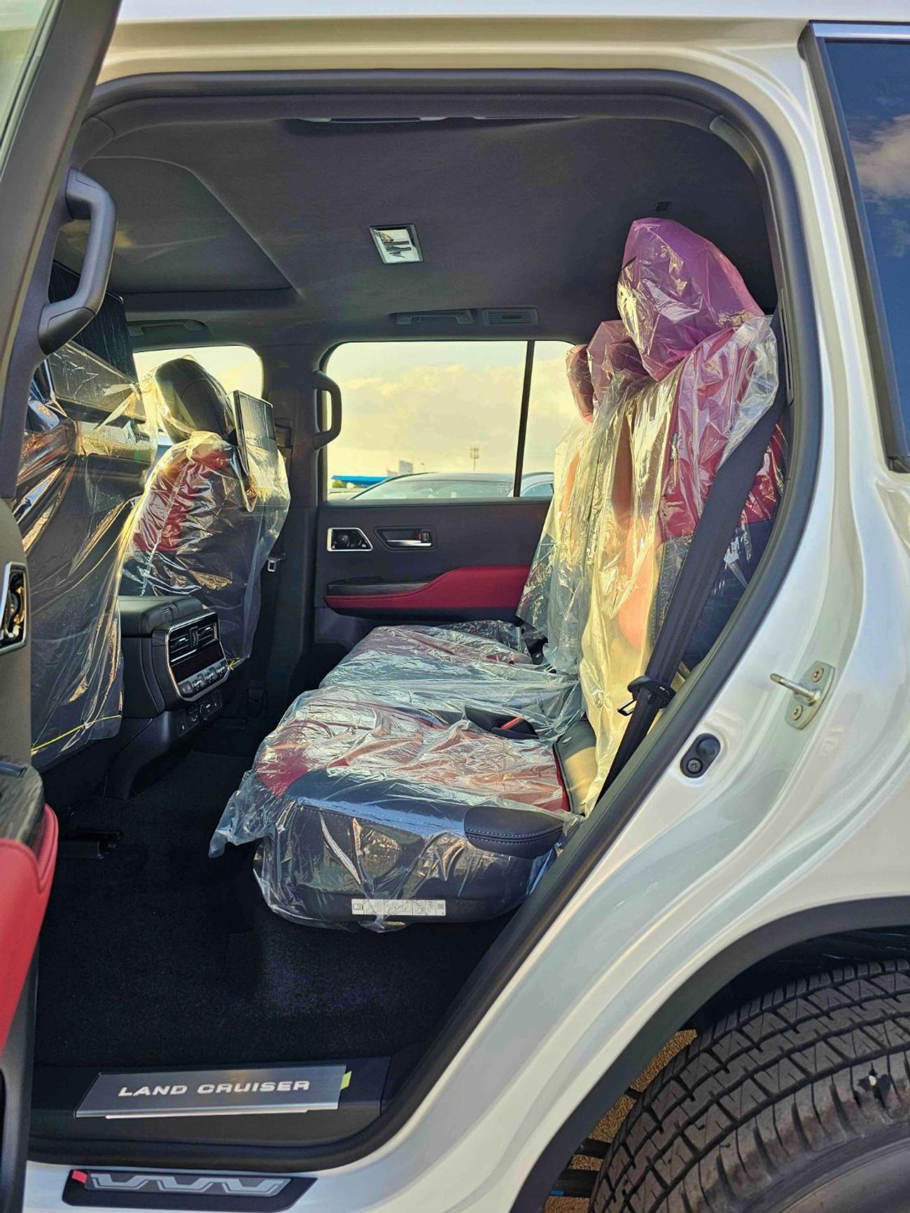 تويوتا لاند كروزر VXR TWIN TURBO / 3.5L PETROL V6 4WD / RADAR / 12.3" DVD+JBL / HEADUP DISPLAY (CODE#VXR31H)