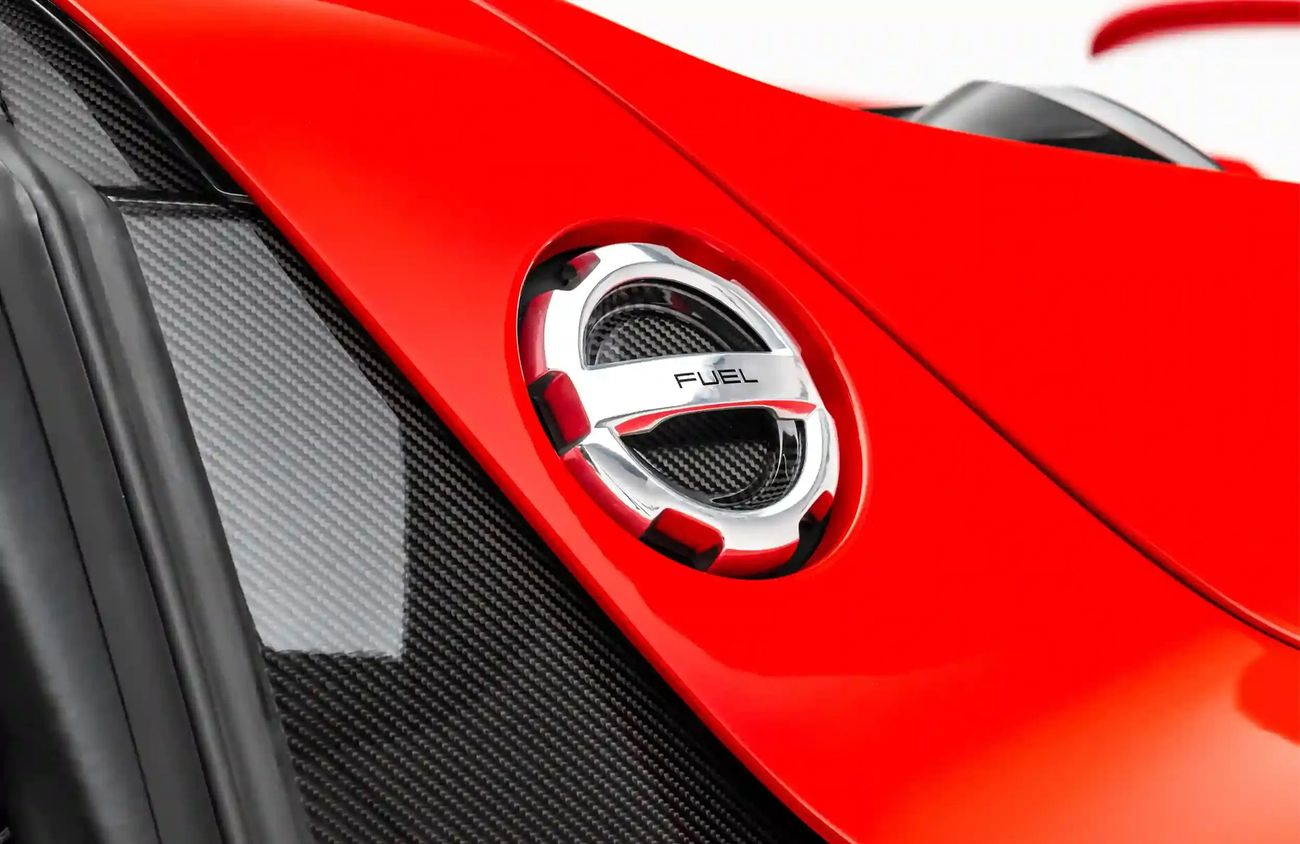 Porsche 918 Spyder 4.6L V8 N/A engine + emotor