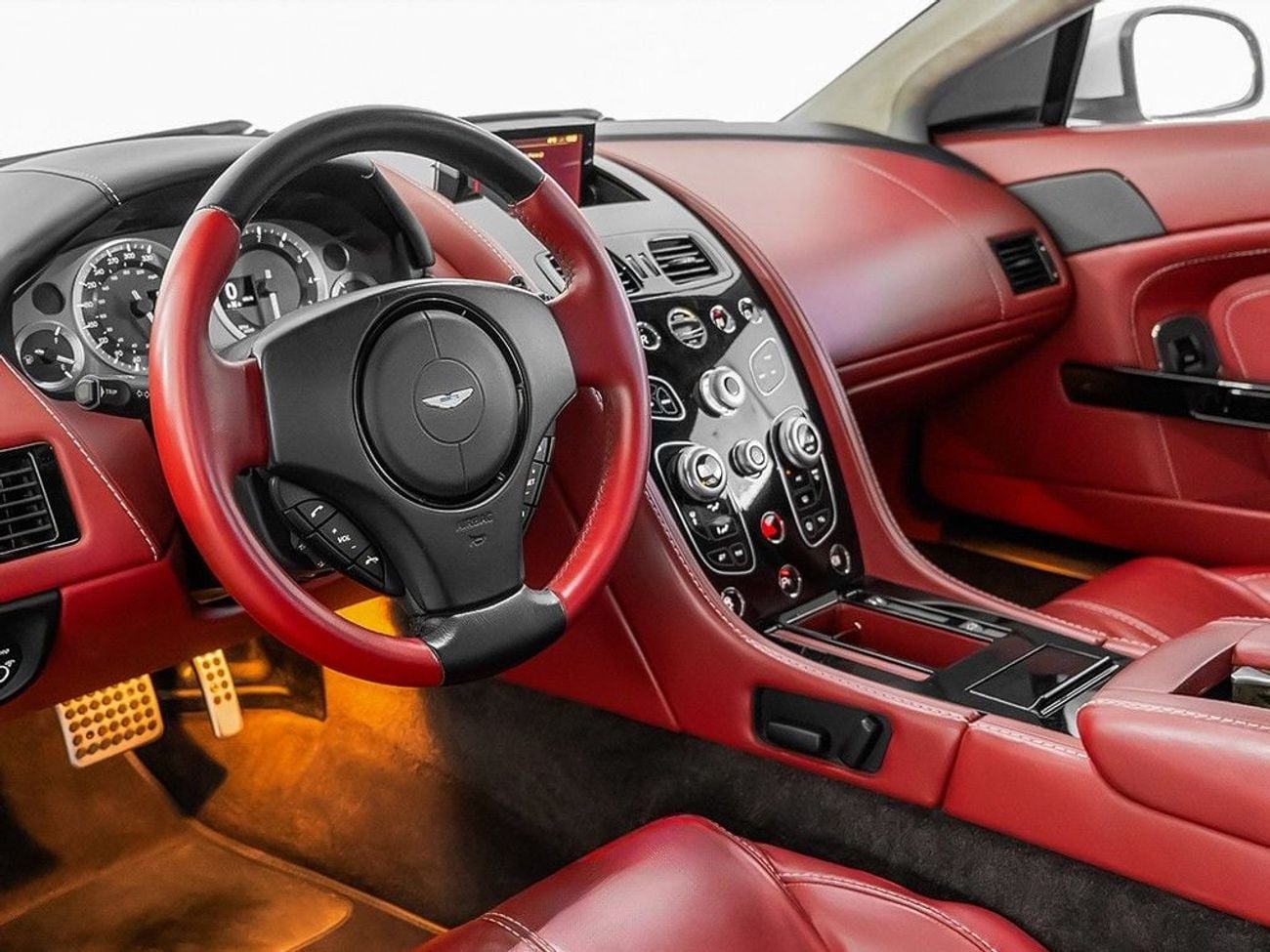 أستون مارتن فانتيج Standard