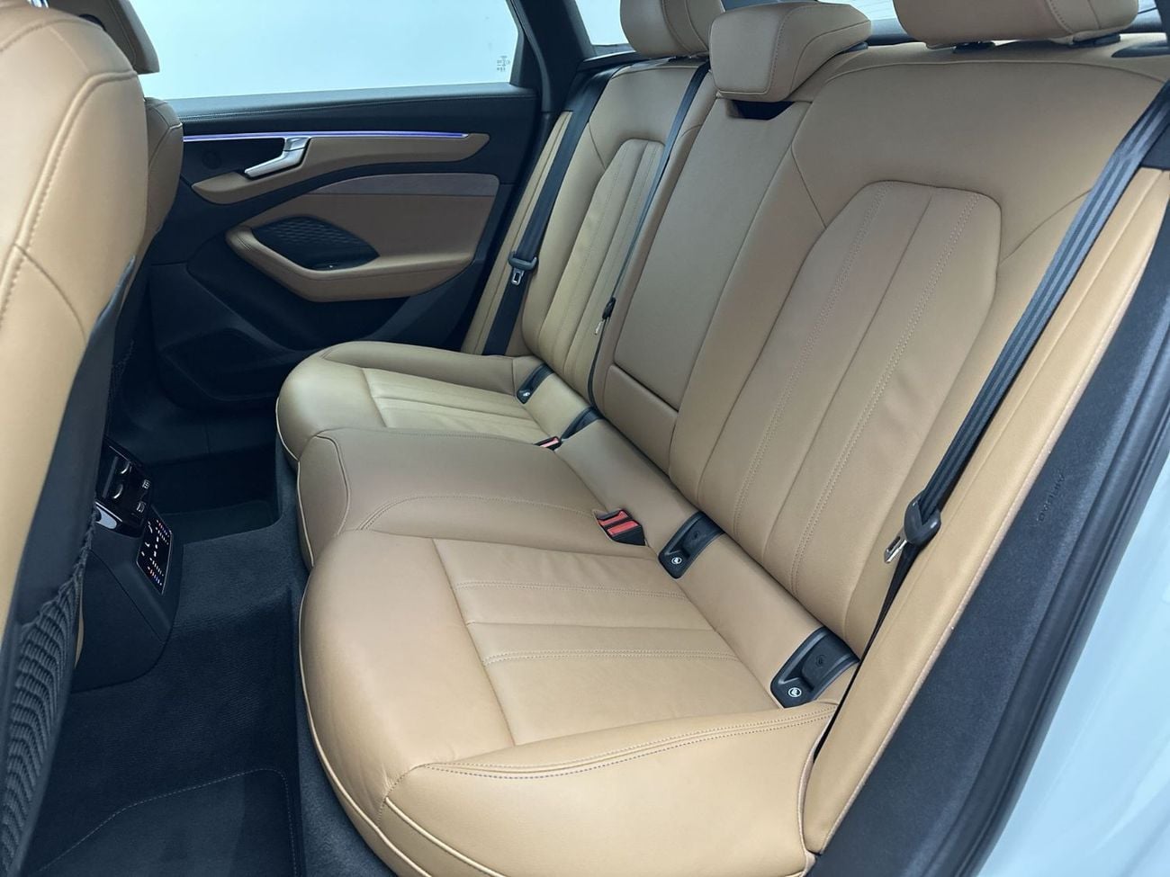 أودي A6 40 TFSI A6 Sedan TFSI 204hp Business Edition (Ref# 09039)