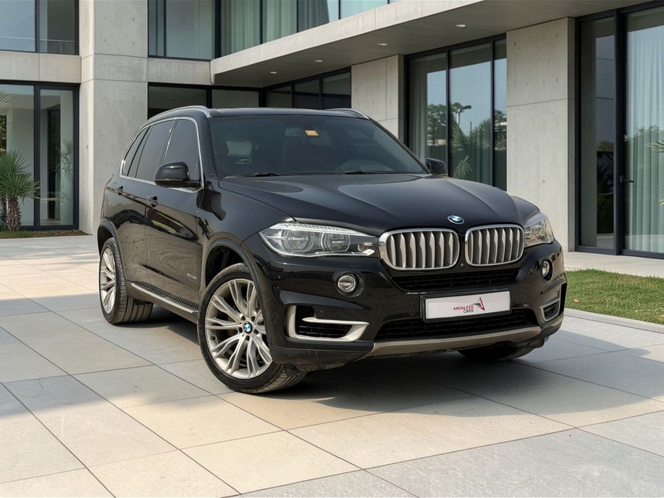 BMW X5 50i Exclusive 4.4L (7 Seater) BMW X5 XDRIVE 50i | 4.4L TWIN TURBO V8 – 450 BHP | 2014 | GCC SPECS