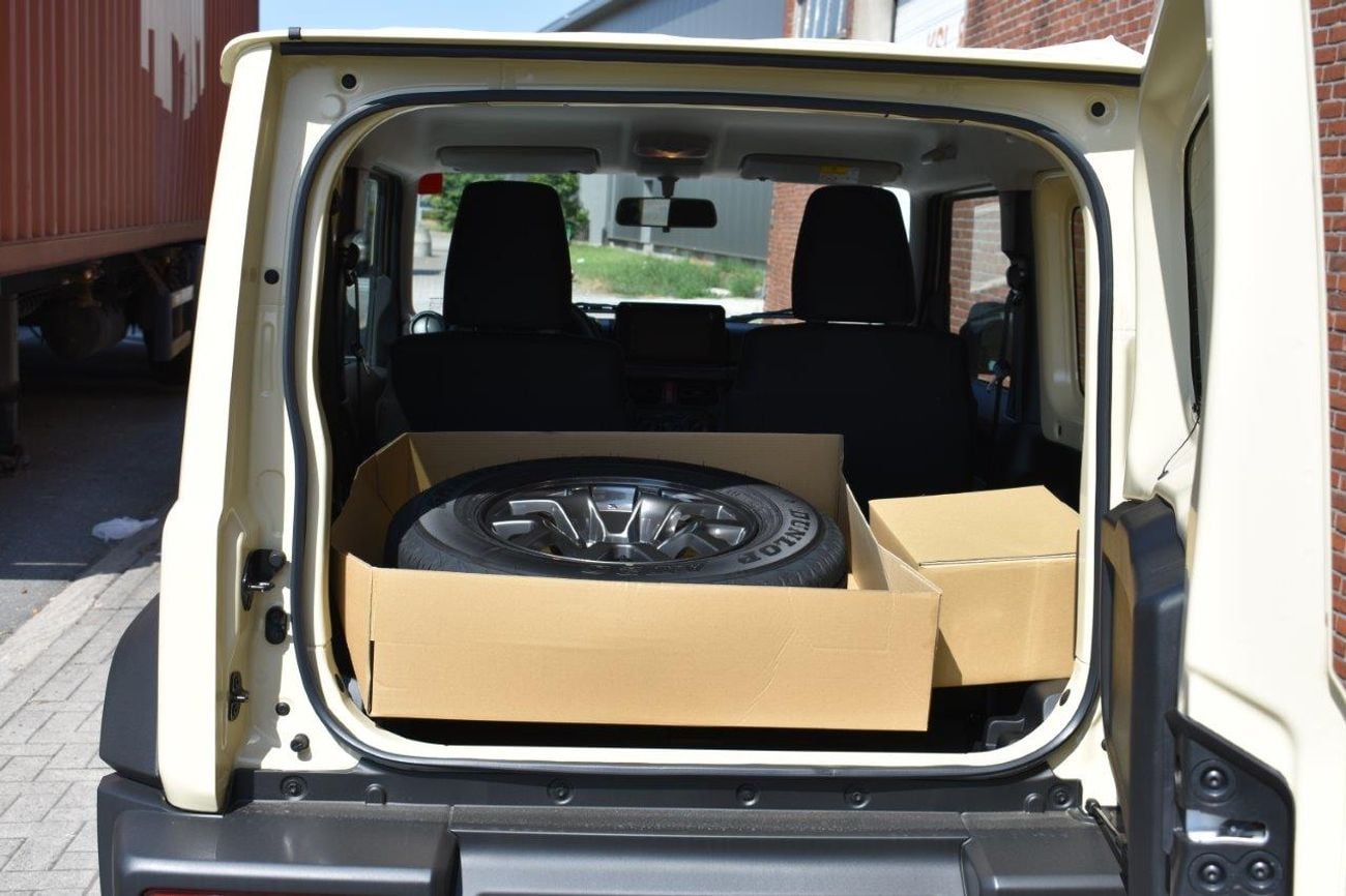 سوزوكي جيمني GL . 1.5L . 4 Cyl . 4-Speed Automatic . Petrol . 4WD . 5 Seats . 3 Door
