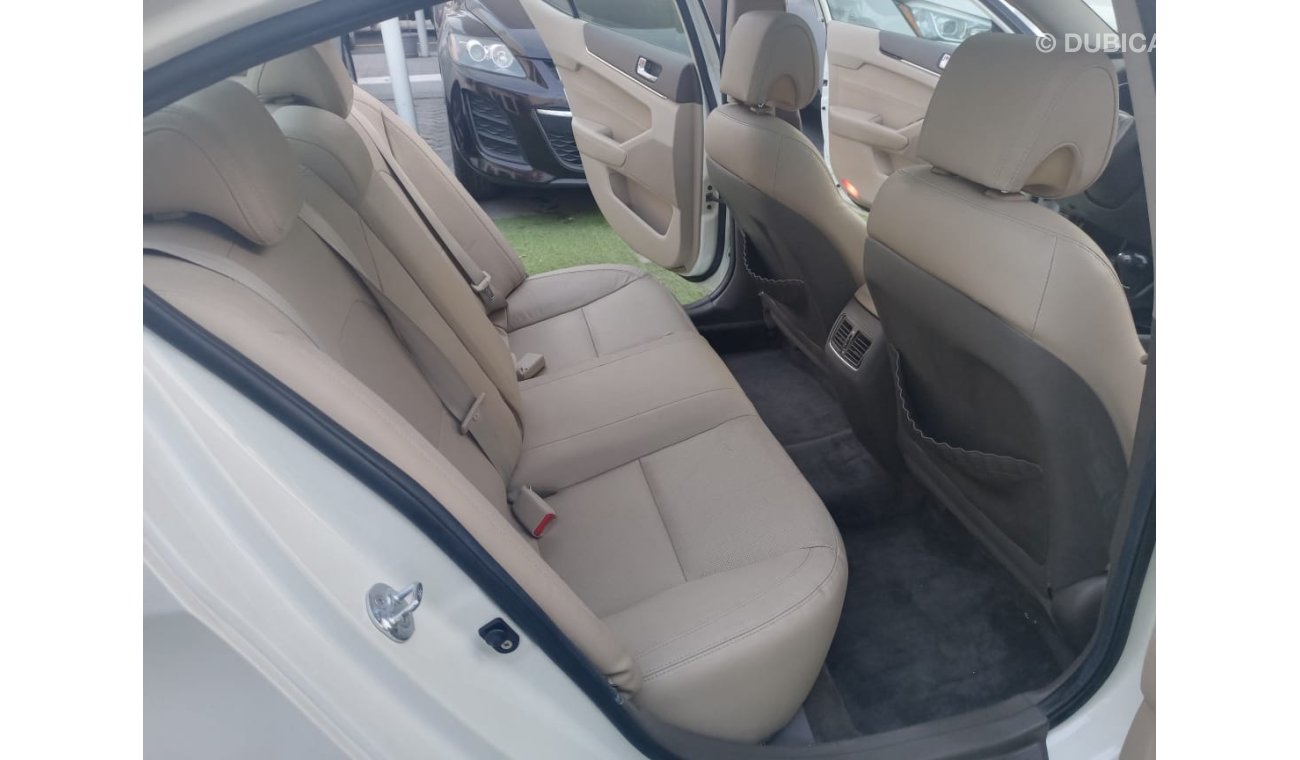 Kia Cadenza Model 2011 Gulf Leather Panorama Cruise Control Alloy wheels in excellent condition, you do not need