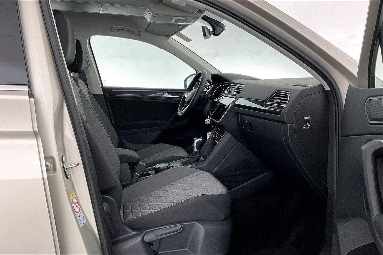 Volkswagen Tiguan Life| 1 year free warranty | Flood Free